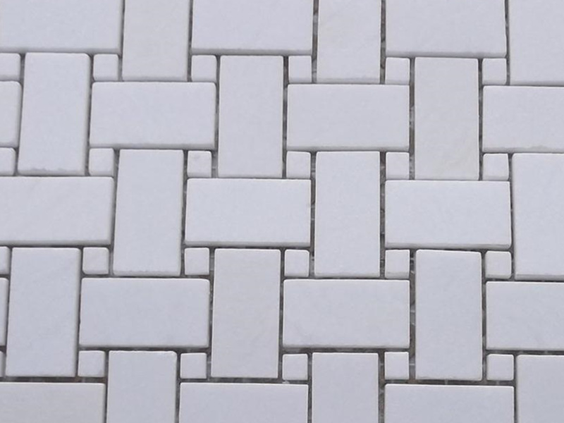 Grynai balta „Basketweave“ plytelių „Thassos“ marmuro mozaikos „Backsplash“ gamykla (4)