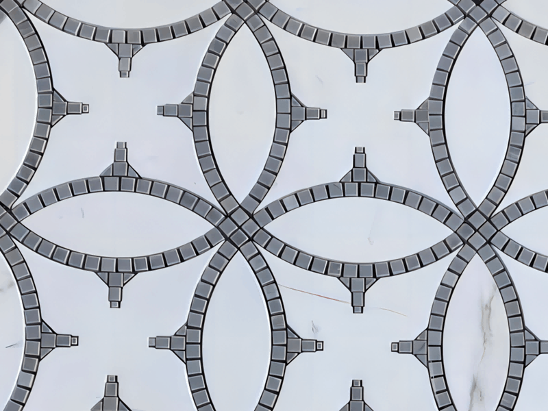 Waterjet balto marmuro tekstūros tamsiai pilkos marmurinės plytos dekoravimo mozaika (1)