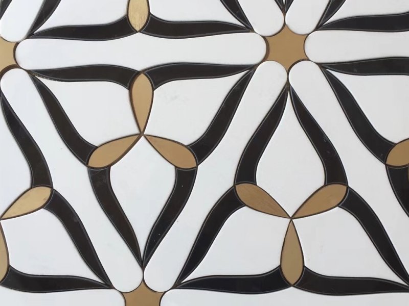 White Black Waterjet Marble Mosaic Uban sa Brass Inlay Tile Backsplash (1)