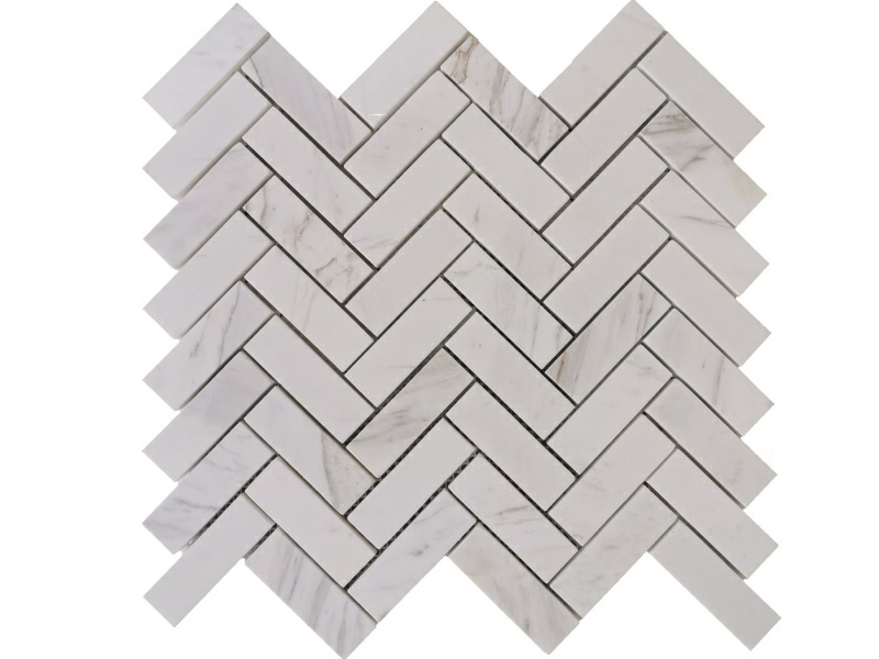 White herringbone marble mosaic tile kubikoni inyuma