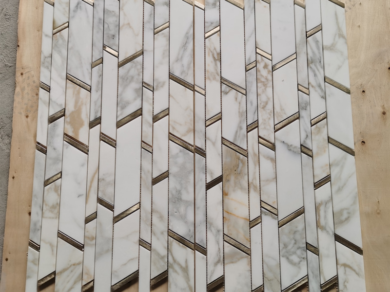 Calacatta Gold Marble With Brass Inlay Tile Mosaic Pattern Backsplash (5)