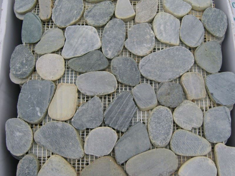 Classic pebble stone mosaic tile for floor paving and landscaping stone