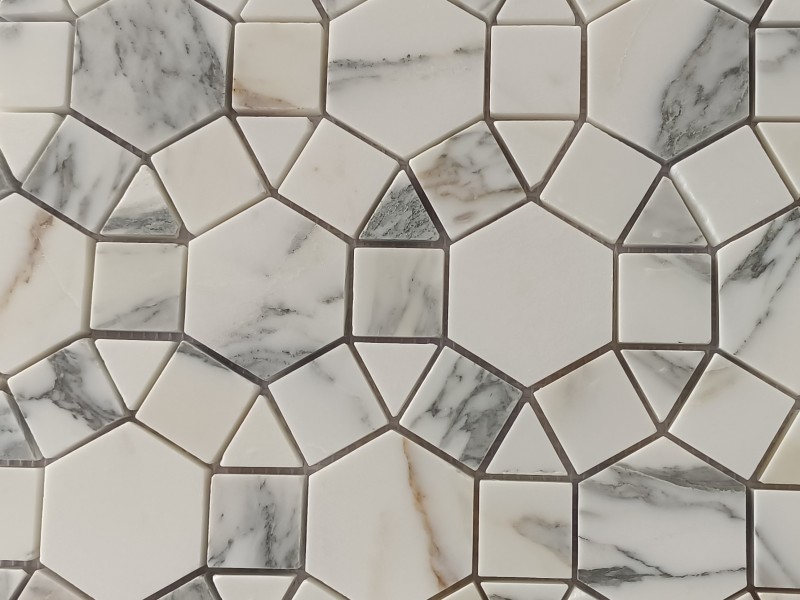 https://www.wanpomosaic.com/decorative-calacatta-pallas-waterjet-marble-mosaic-tiles-for-kitchen-product/